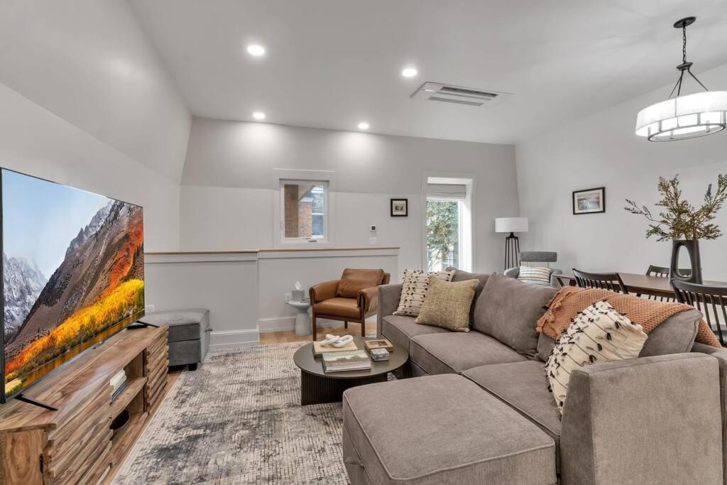 דירות באפלו Carriage House Loft - King Bed And Garage Parking מראה חיצוני תמונה