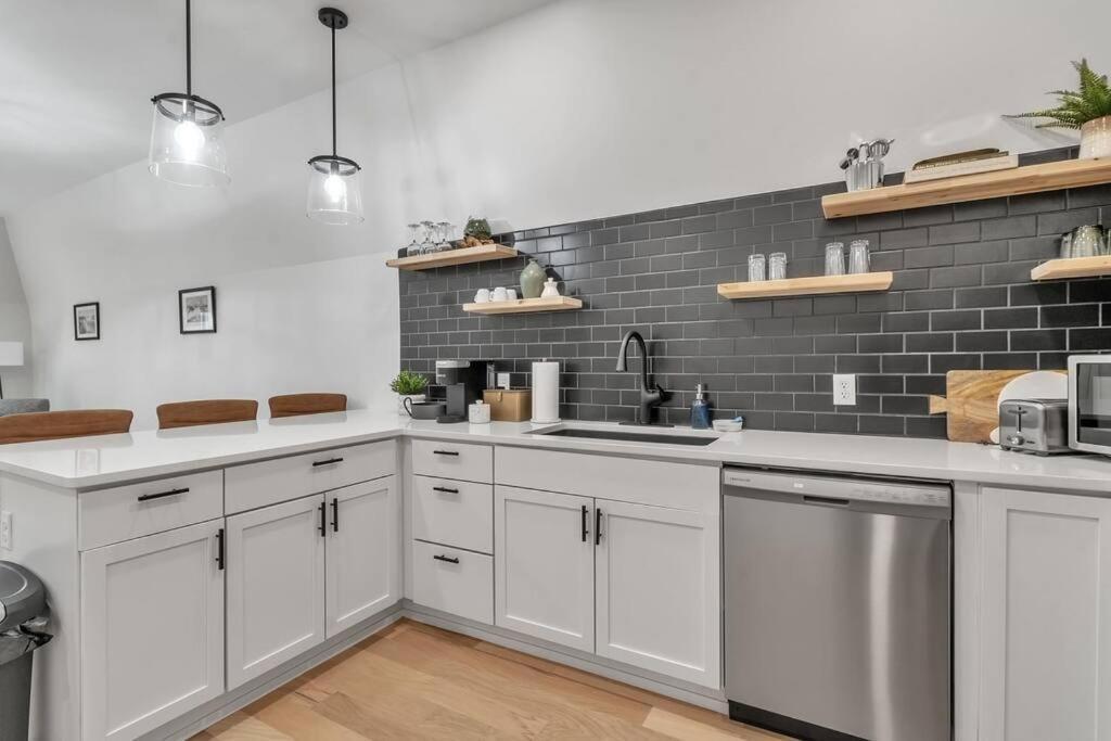דירות באפלו Carriage House Loft - King Bed And Garage Parking מראה חיצוני תמונה