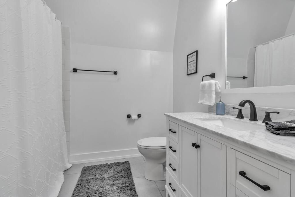 דירות באפלו Carriage House Loft - King Bed And Garage Parking מראה חיצוני תמונה