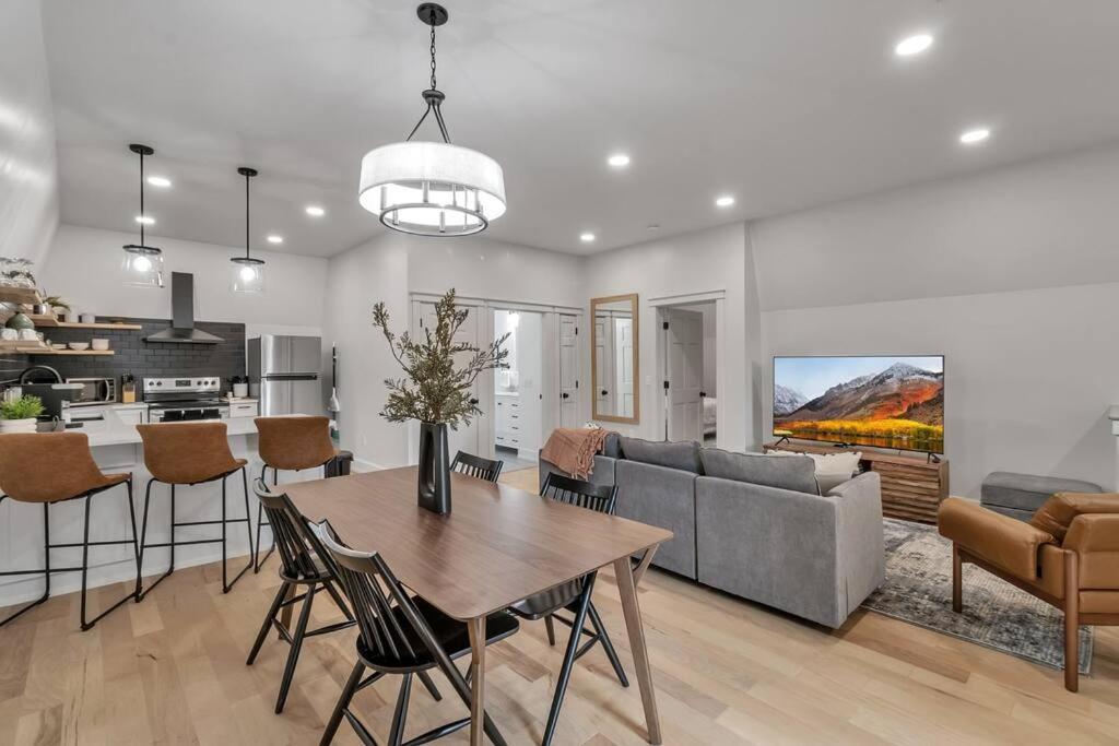 דירות באפלו Carriage House Loft - King Bed And Garage Parking מראה חיצוני תמונה