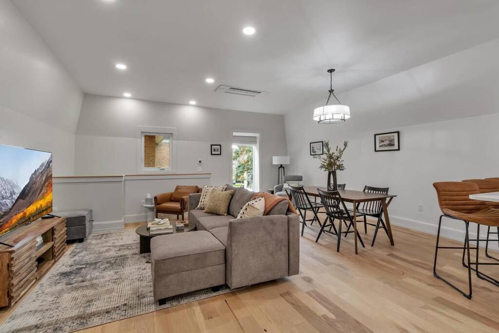 דירות באפלו Carriage House Loft - King Bed And Garage Parking מראה חיצוני תמונה