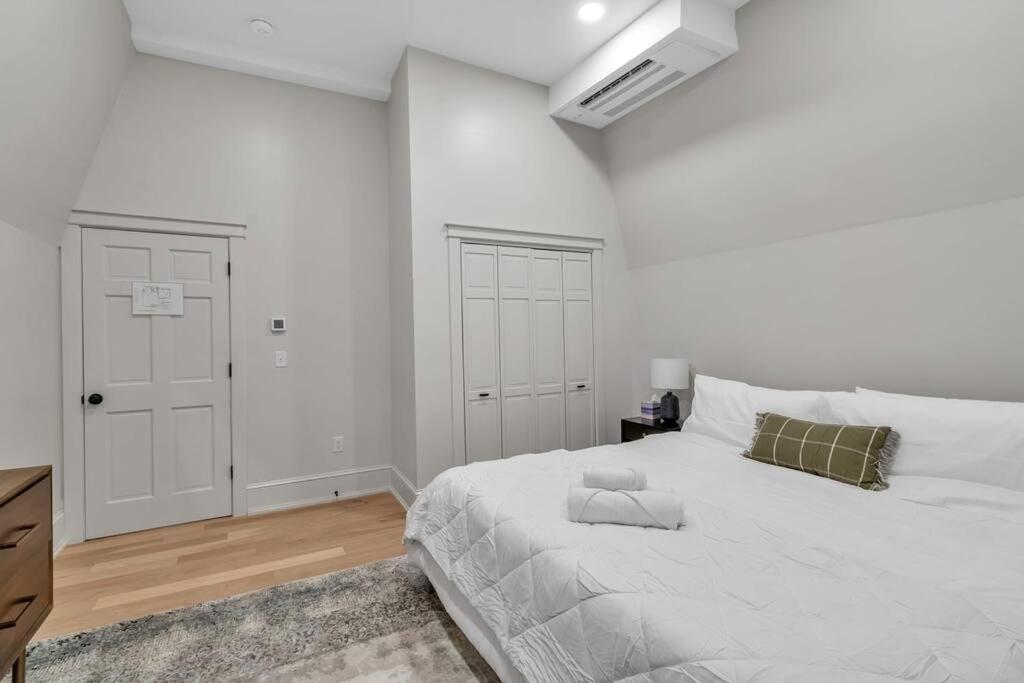 דירות באפלו Carriage House Loft - King Bed And Garage Parking מראה חיצוני תמונה