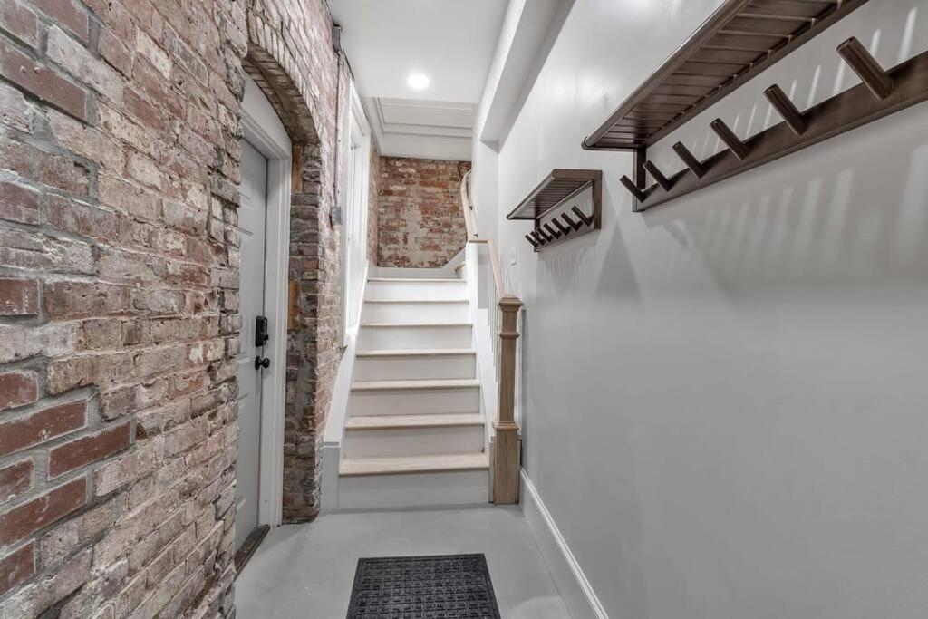 דירות באפלו Carriage House Loft - King Bed And Garage Parking מראה חיצוני תמונה